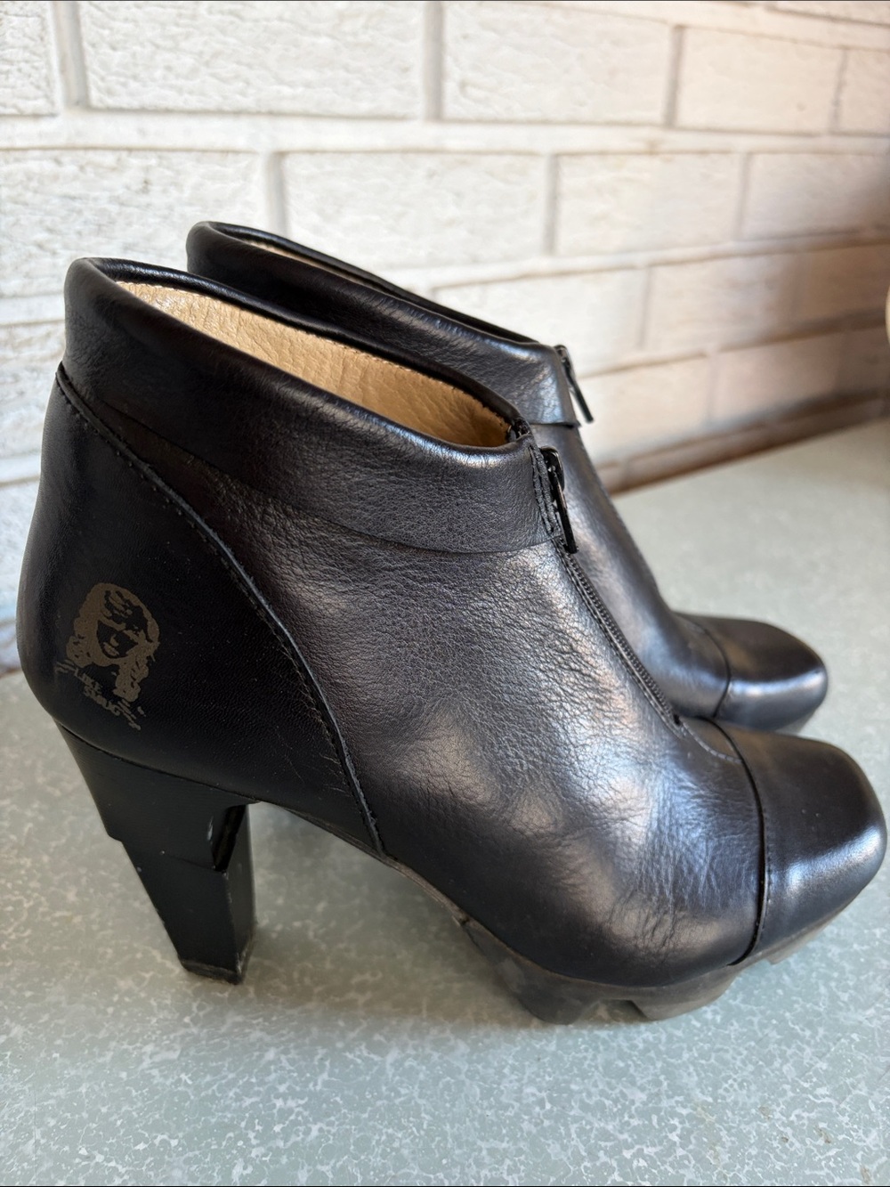 Like Smug by Prophecy leather ankle boots